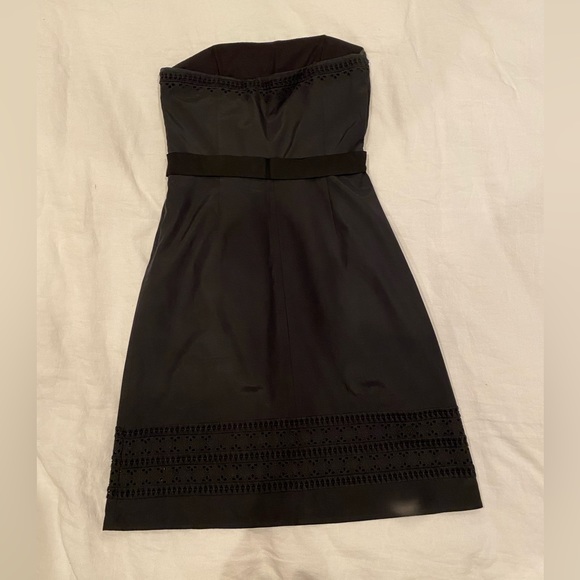 Black cocktail mini dress in black. Size 6. Brand is Laundry by Shelli Segal - Picture 2 of 7